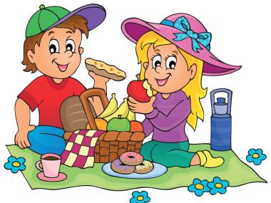Dreng og pig på picnic med madkurv og tæppe